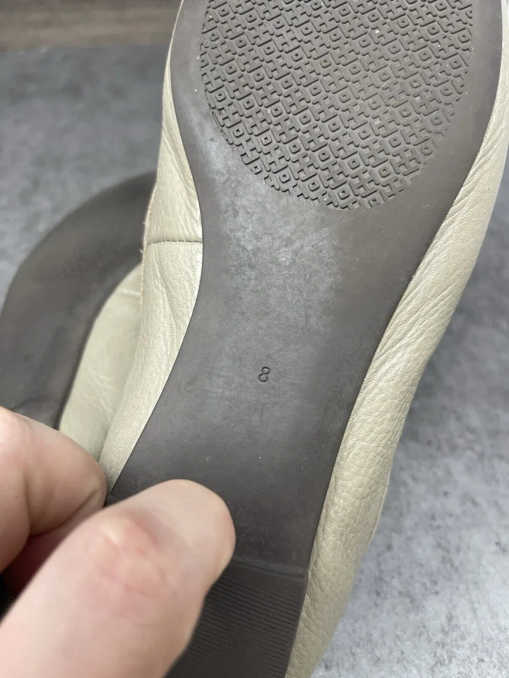 Tory Burch Travel Ballet Flats Womens Size 8 Grey Neutral Leather Slip On Shoes
